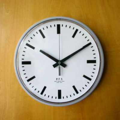12�h WALL CLOCK