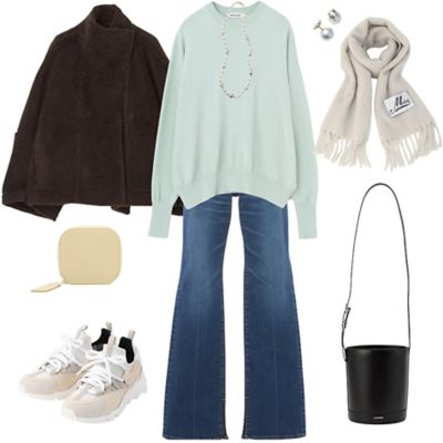 【50代 週末コーデ】リュクスなカシミア混ケープを主役に冬のマリンカジュアル＃Jマダムのおしゃれ