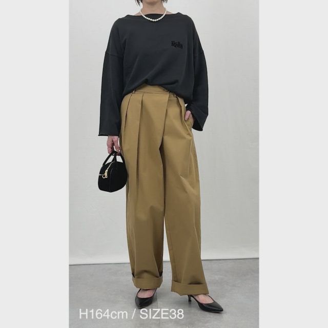 suadeo(スアデオ)の【神山まりあさんコラボ】ラップ風チノパンツ通販