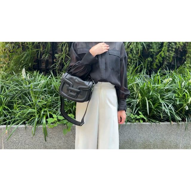 【極美品】PIERRE HARDIピエールアルディミニアルファ　ショルダーバッグ セール】PIERRE HARDY ショルダーバッグ ALPHA アルファ XR04