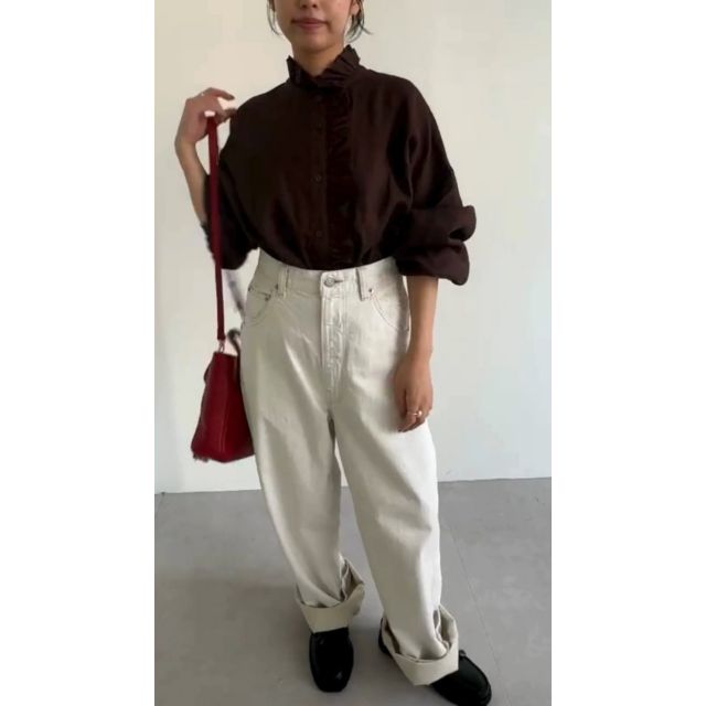 美品 12closet リネンフリルブラウス ホワイト麻100% 12closet(トゥエルブクローゼット)の【石上美津江さんコラボ