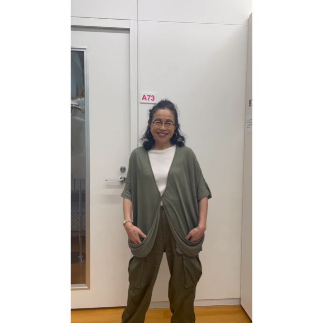 希少 黒入荷！ SLOANE×eclat(スローン×エクラ)の【宮崎桃代さん別注】タック トップス