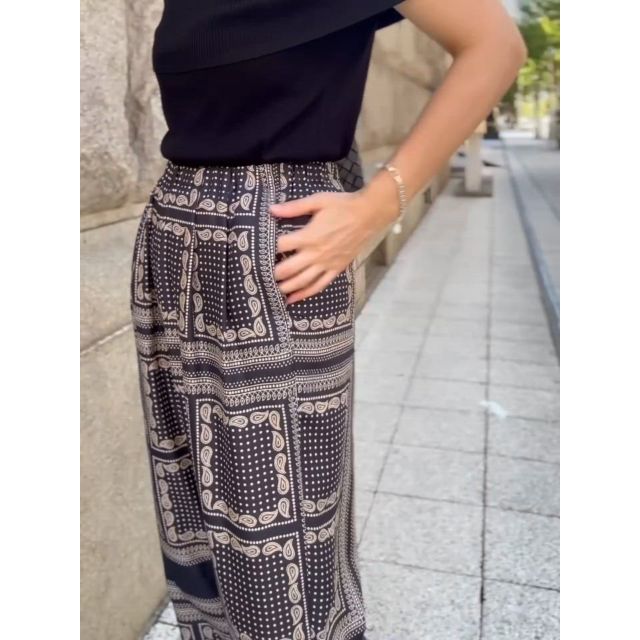 ペーズリーパディッド中綿パンツ　L M7days(エムセブンデイズ)のペイズリー×ドットプリントワイドパンツ