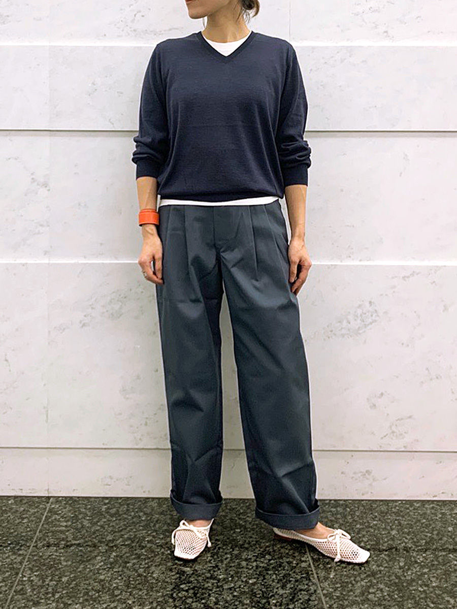 カラーバングルをアクセントに
