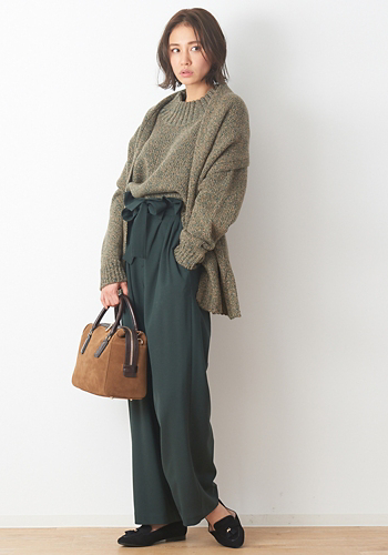 ニットとゆるめパンツで大人とリラックススタイル