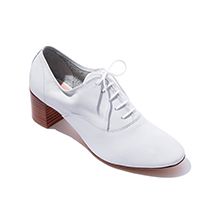 PELLICO ホワイト フラットシューズ 五明祐子が着る PELLICO, FABIO RUSCONI, repetto・・・ 大人のための
