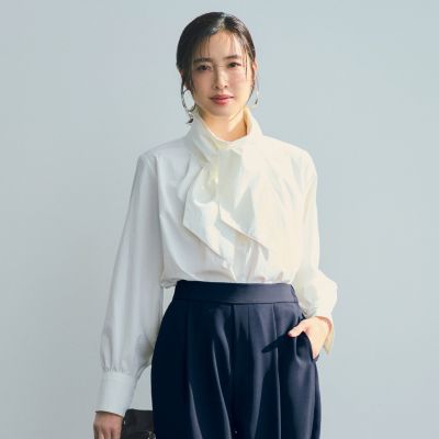 幅広でボリューム感のあるボウタイが圧倒的な可愛さと華やかさ　ハリ感ボウタイブラウス