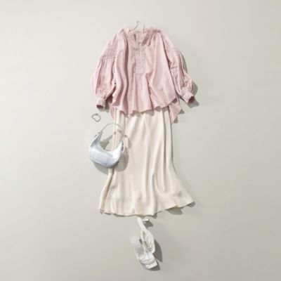 50代からのファッション｜大人ピンクのブラウスコーデ