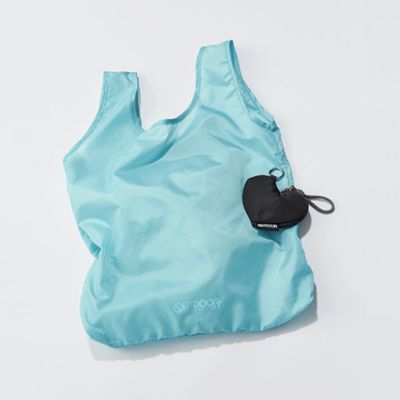 ���O����n�[�g�|�[�`�̒��ɂ́A����Ōy�����F�̃G�R�o�b�O���B