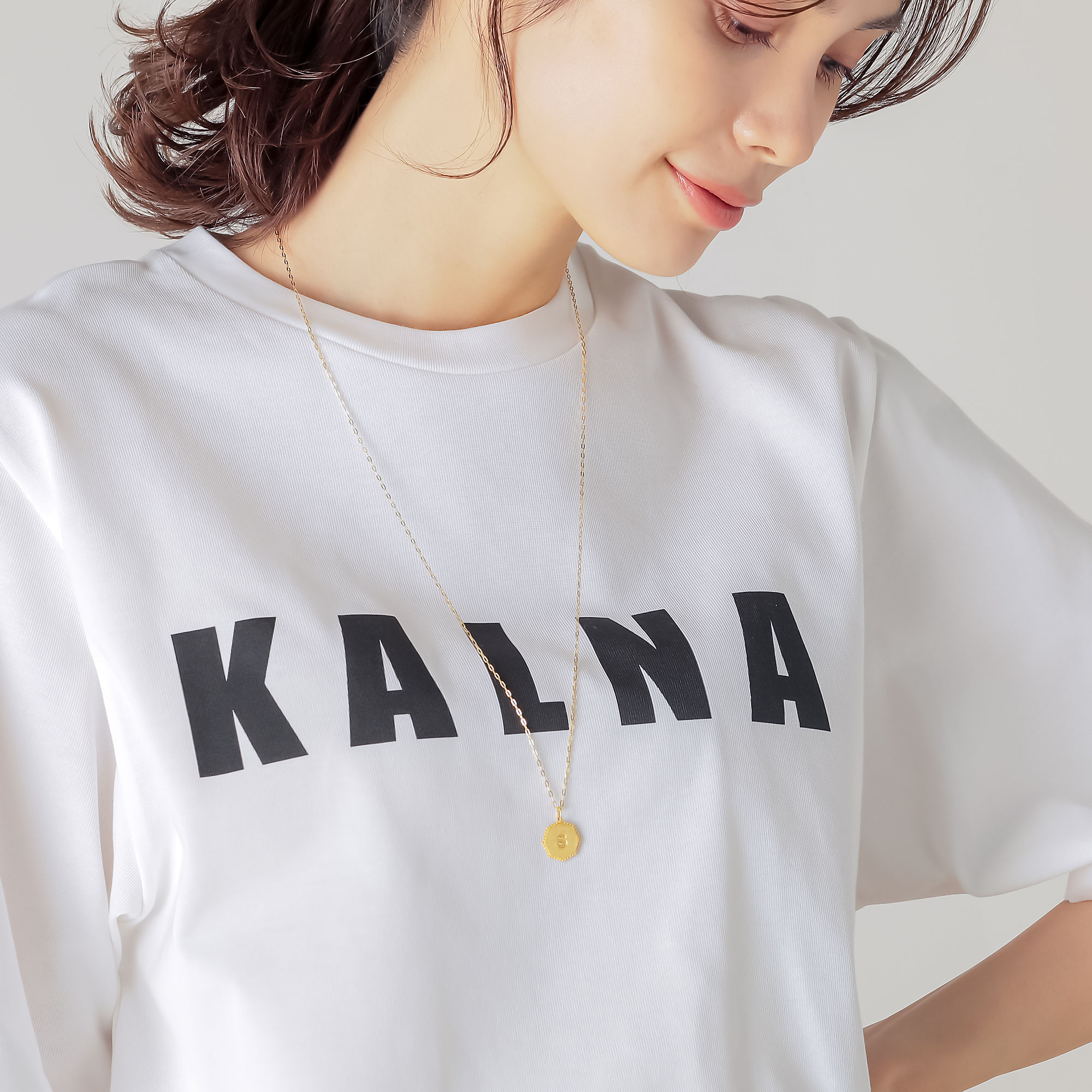 KALNA
ロゴTシャツ
￥13,200　ホワイト