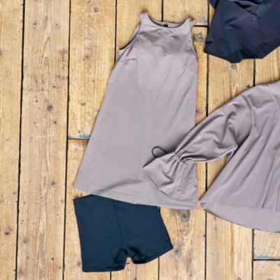 大人の肌を紫外線からさりげなく守る海辺の必需品　ワンピーススイムウエア