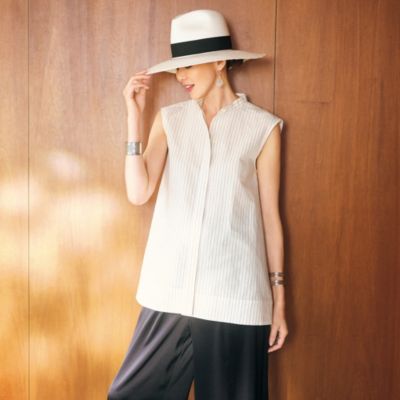 上質素材とストライプで凛とした美しさを演出　ノースリーブバックフレアシャツ