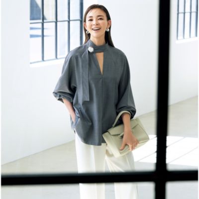 大きなシルバーボタンが辛口モードなブラウス　HEPBURN／ボタンブラウス