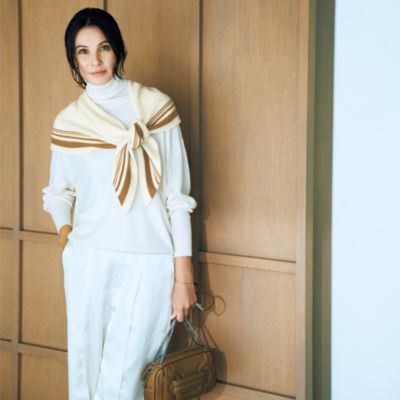 心地よさと巻きやすさで春まで活躍するストール　カシミヤ三角ストール