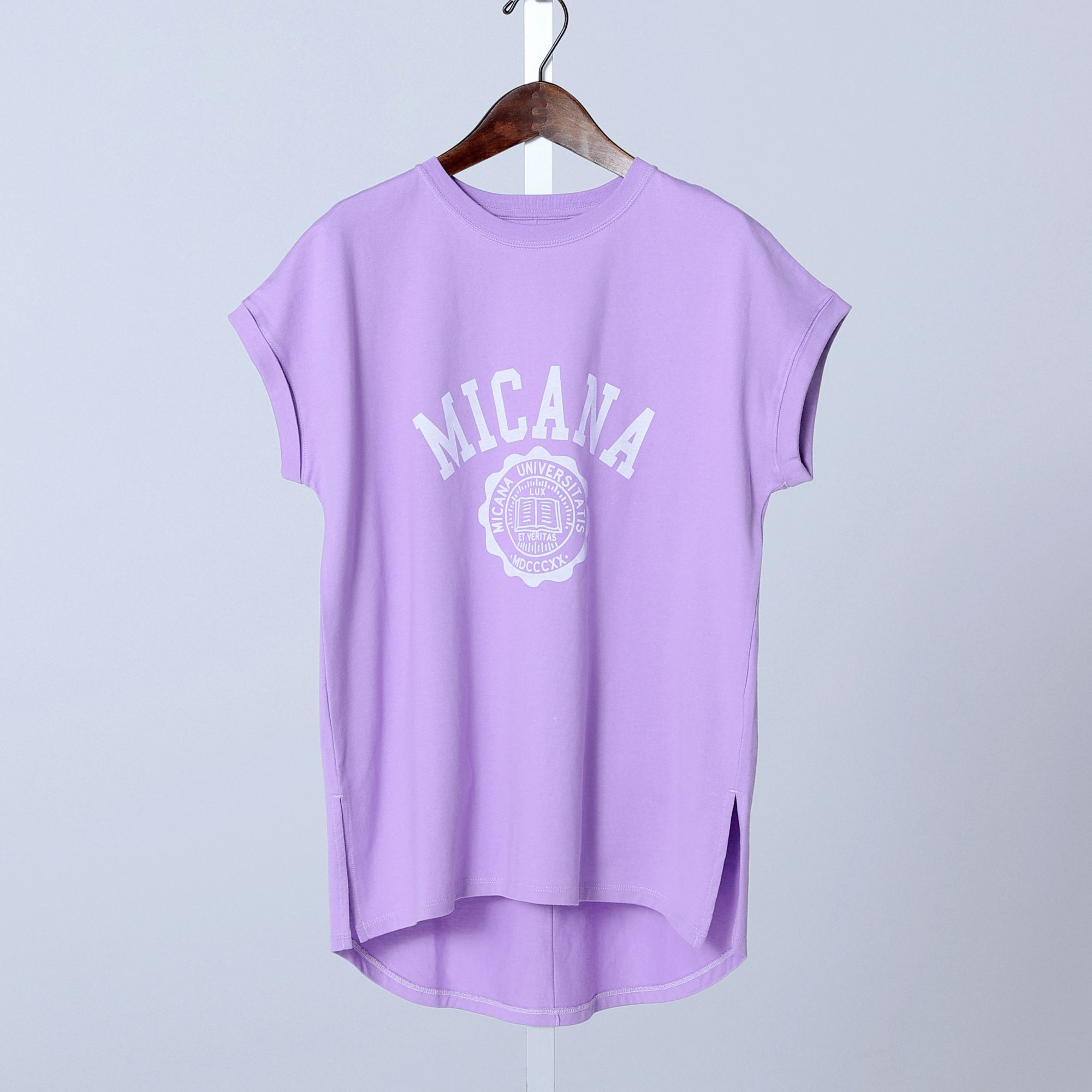  MICANA(マイカーナ)/【AMERICANA】×【MICA＆DEAL】カレッジロゴTシャツ