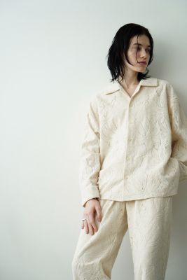 CLANE(クラネ)のCURTAIN LACE SLIT SHIRT通販 | 集英社HAPPY