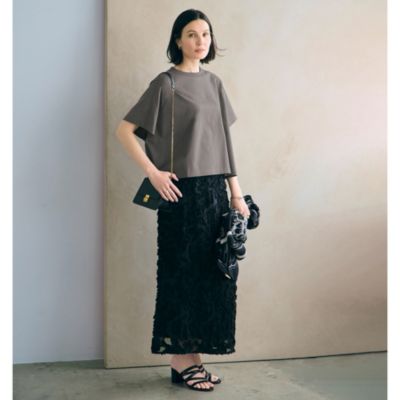 華奢見えを無理なくかなえる絶妙な立体フォルム　タックデザインTシャツ