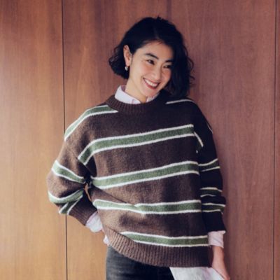 配色カラーになったラインの入ったニット。<br>　BORDER KNIT