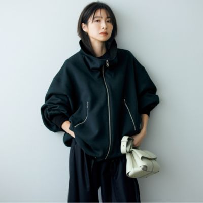 小顔に見える高めの襟もとが楽しいスポーティジャケット　ハイネックZIPジャケット