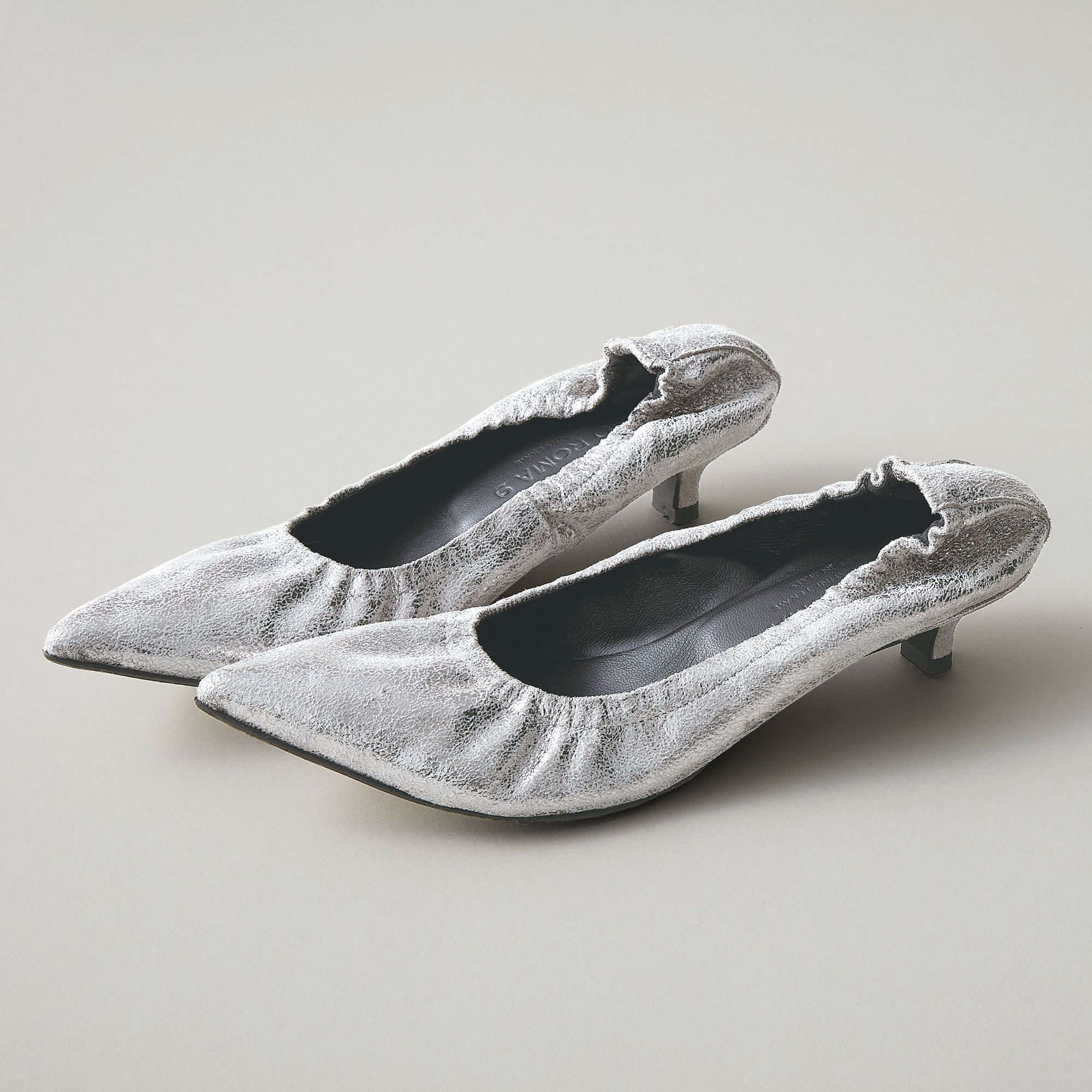 通勤も週末も洗練見え。大人のきれいめ靴10選【40代ファッション】