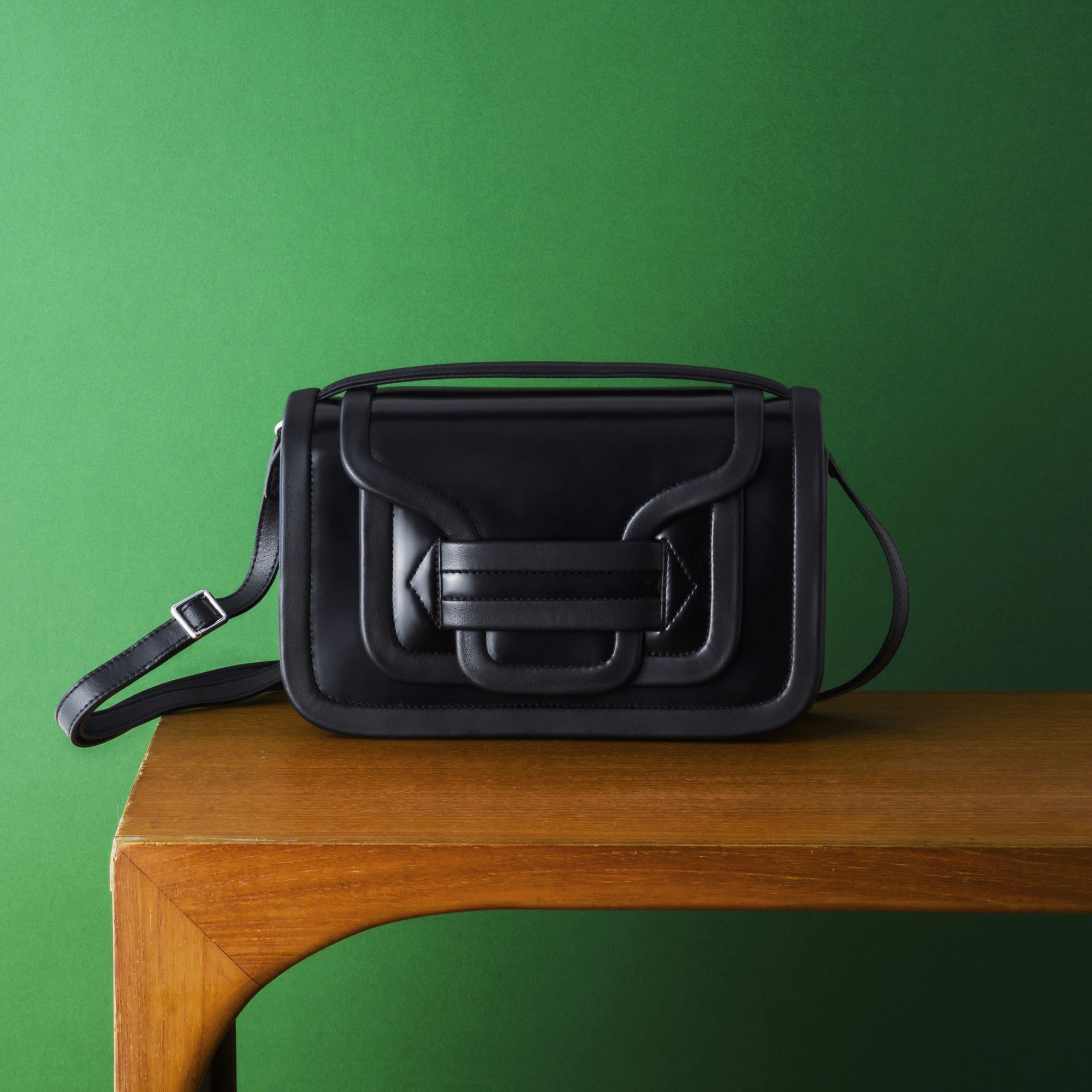 PIERRE HARDY・ALPHA／マキシハンドバッグ・￥187,000