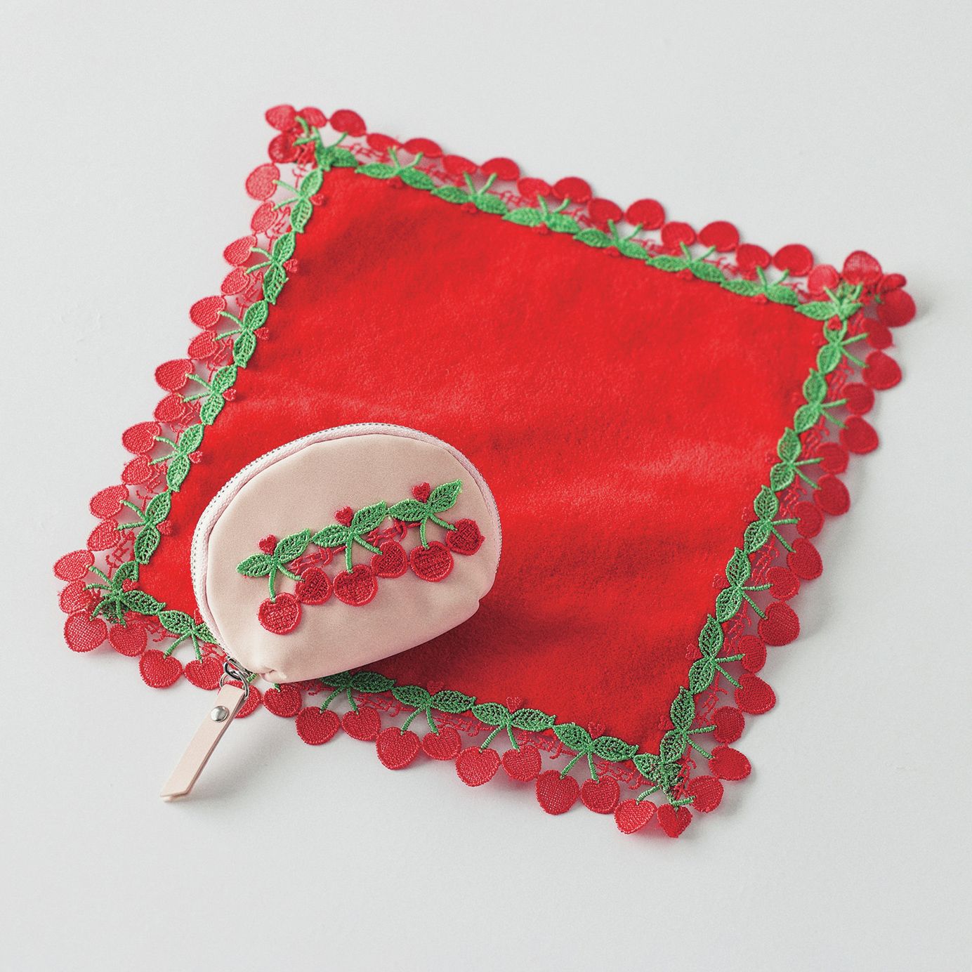 近沢レース店(チカザワレーステン)/【LEE厳選】さくらんぼセット（タオルハンカチ＋キーリングポーチ）