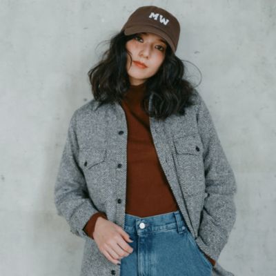 一枚でも重ねても。コーデを盛り上げる名脇役　シルク混ハイネックニット