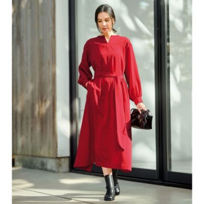 ドラマティックなフォルムとこだわりのディテールが融合　キーネックドラマティックワンピース