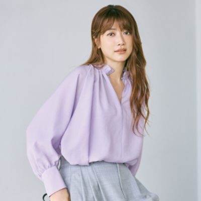 襟もとのフリルギャザーとふんわり袖が大人にちょうどいい甘さ！　【洗える】フリルギャザーブラウス