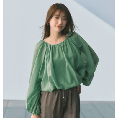 モダンな可愛さが手に入るグリーン　WILLOW パフスリーブギャザーブラウス