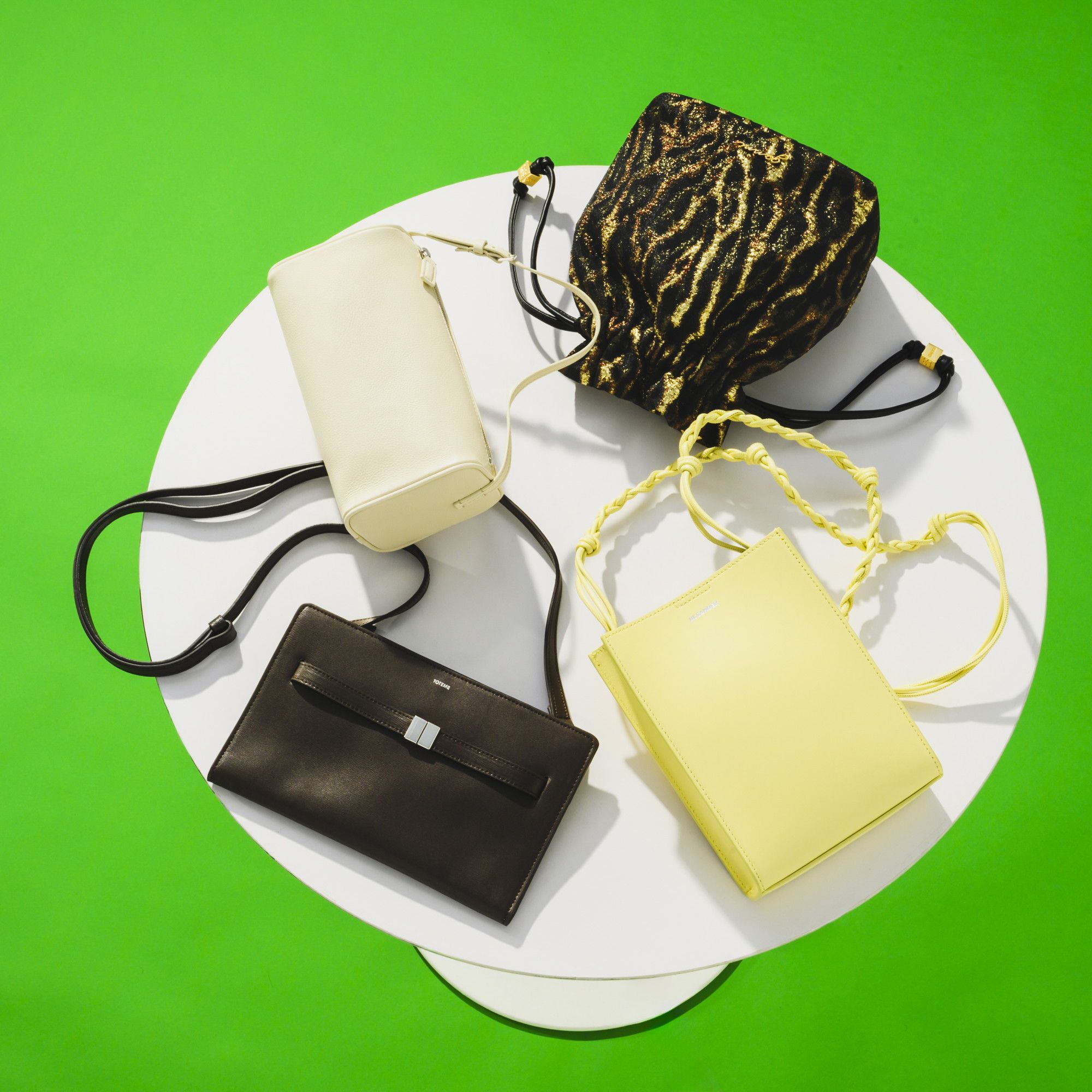 TOTEME・Belted leather cross-body・¥107,250 / THE ROW・90’S BAG・¥189,200 / GANNI・Pouch Metallic Cloque・¥33,550 / JIL SANDER・TANGLE SM・¥129,800