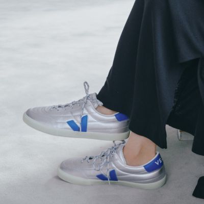 通勤も休日も、コーデを更新するならこれ！大人の春スニーカー10選【40代ファッション】