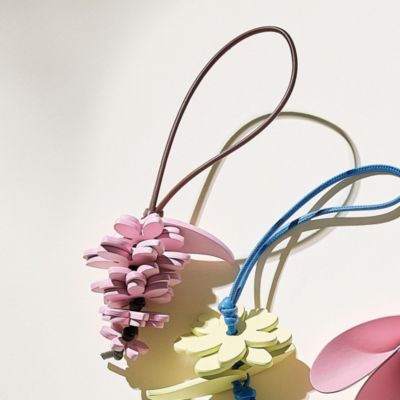 JIL SANDER(ジル サンダー)のPINE CONE CHARM通販 | 集英社HAPPY PLUS JIL SANDER(ジル サンダー)のPINE CONE CHARM通販 | 集英社HAPPY PLUS
