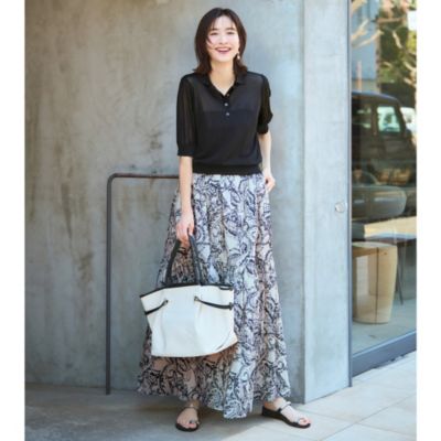 プリント柄をミックスしてモノトーンコーデに洗練の奥行きをプラス　ペイズリープリントティアードスカート