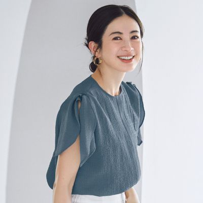 どの角度から見てもきれいに決まる、肩のリボンがお気に入り　【高垣麗子さんコラボ】【洗える】シボ感リボンスリーブブラウス
