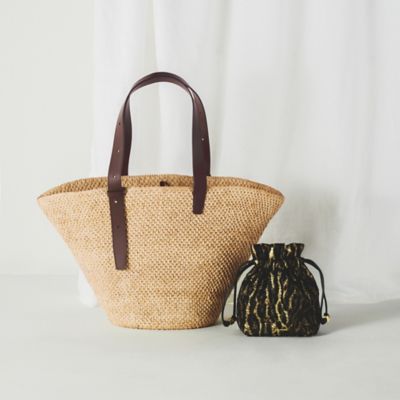 大 LIE STUDIO・THE BIANCA RAFFIA BAG LARGE・￥110,000　小 GANNI・Pouch Metallic Cloque	・￥33,550