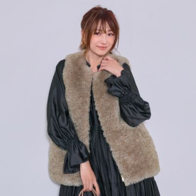 毛足の短いカーリーヘアの上質で洗練されたフェイクファー　リバーキルトファーベスト