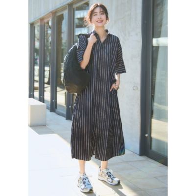 きれいめシャツワンピースをスポーティな小物でカジュアルダウン　テント半袖シャツワンピース