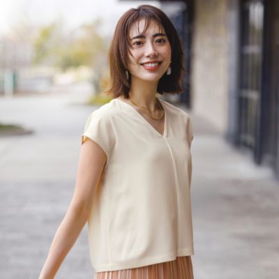 上品なＴブラウスで、白Ｔとはひと味違った女性らしさを　【接触冷感】【洗える】渾身のとろみ前後2WAYトップス