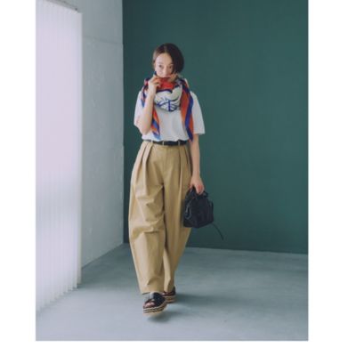 立体的なタックとカーヴィフォルムでキレイめな着こなしにもマッチ　【Marisol別注】ハイウエストツータックチノパンツ