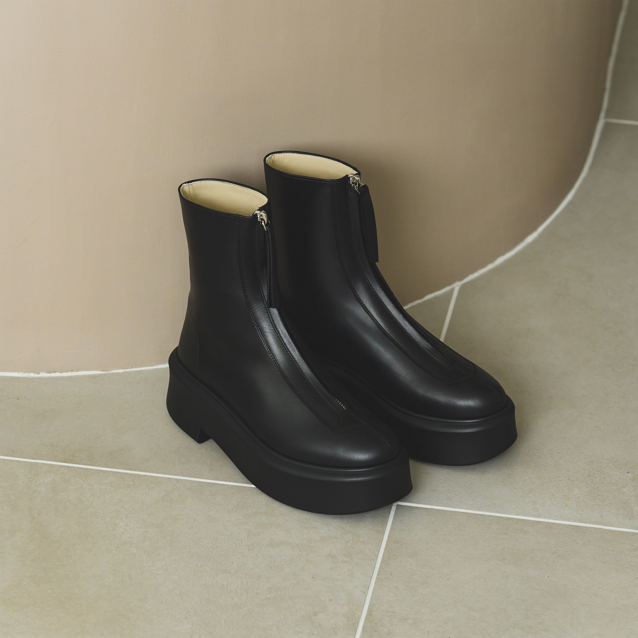 THE ROW・ZIPPED BOOT I・￥286,000