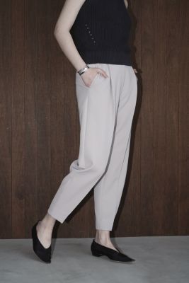 CLANE ROUNDED LINE TUCK PANTS