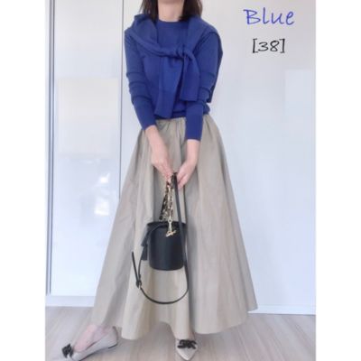 ベーシックなスカートスタイルも清涼感のあるカラーリングで印象的に　リブクルーネックニット