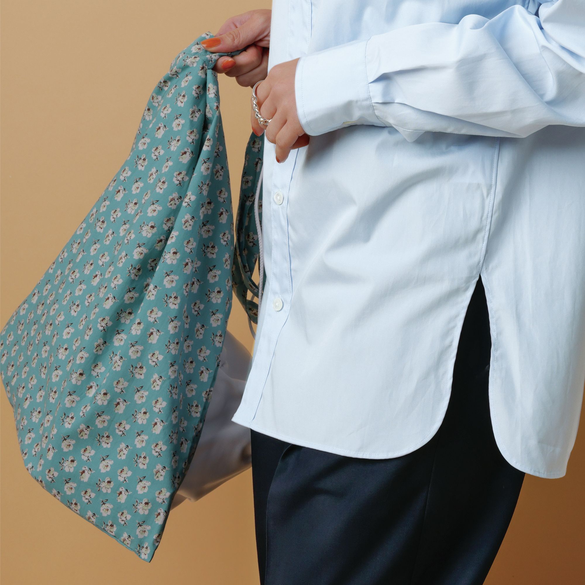 ＜集英社＞ R&D.M.Co-(アールアンドディーエムコー)/SMOKY BURNET TOTE BAG画像