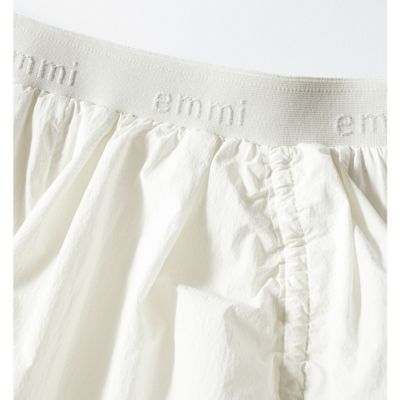 �E�G�X�g�̃W���J�[�h�S���� �uemmi�v�̃��S��������ŁA���肰�Ȃ��̂���l�����I