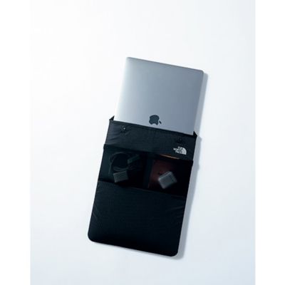 ��O�̃|�P�b�g�ɂ͏[�d���C���z���Ƃ������d�q���Ӌ@��̎��[���B