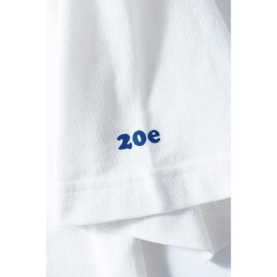 左の袖口にも「20e」のワンポイントをプラス。