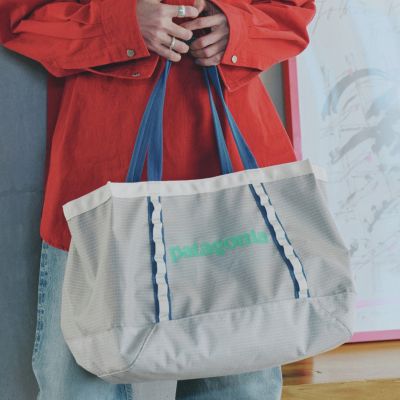 �y�􂦂�zBlack Hole Tote 25L�^patagonia