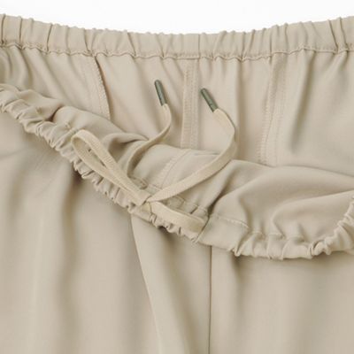 �E�G�X�g�̓S���ɉ����ē��Ђ��t��������A�����̍��܂��ɍ��킹�ăW���X�g�t�B�b�g�ɒ��߂ł��܂��B