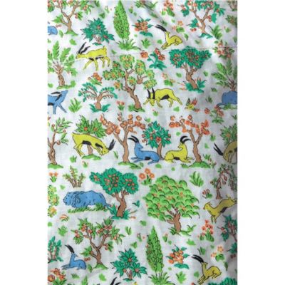 �؁X�⃉�C�I���A���Ȃǂ����`�[�t�ɁA���z�I�ȐX�̕��i��`�����u�G�C�g�E�u ���b�W�v�i�A�j�}���j